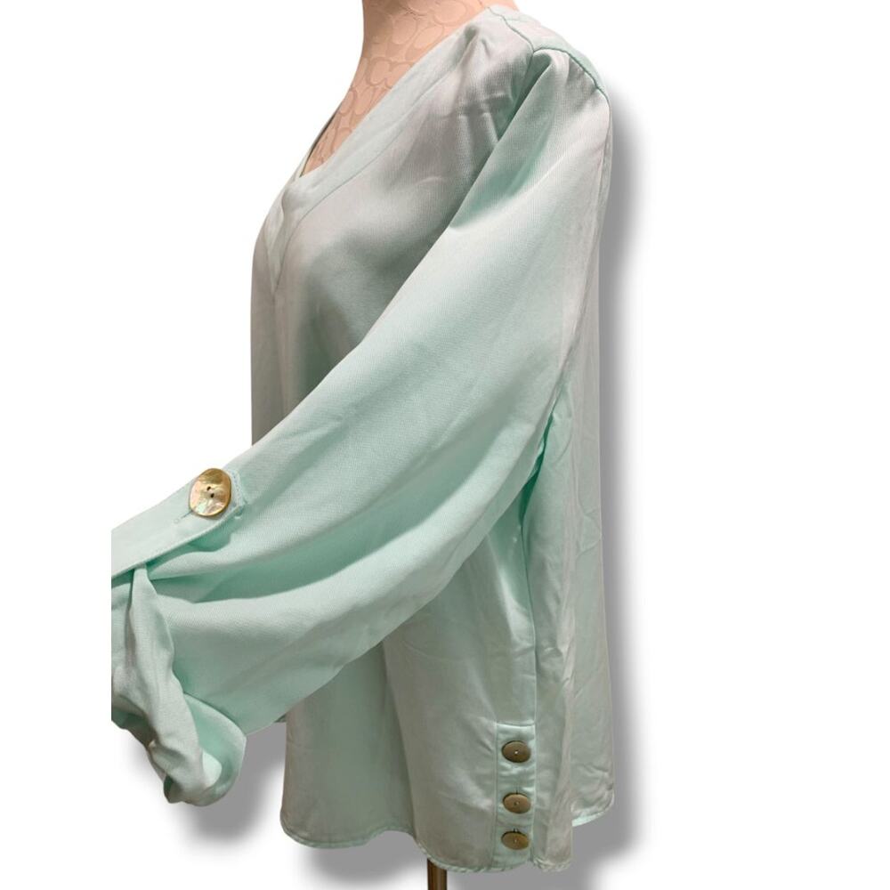 Size 1X Soft Surroundings Womens Aqua Pullover Blouse Shirt V-Neck Roll Tab - Picture 4 of 9